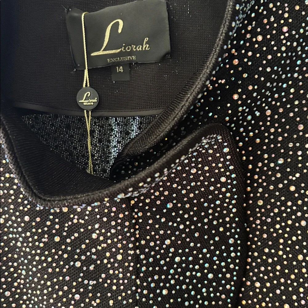 Elegant Black and Silver Women's Suit Set - Picture 3 of 4